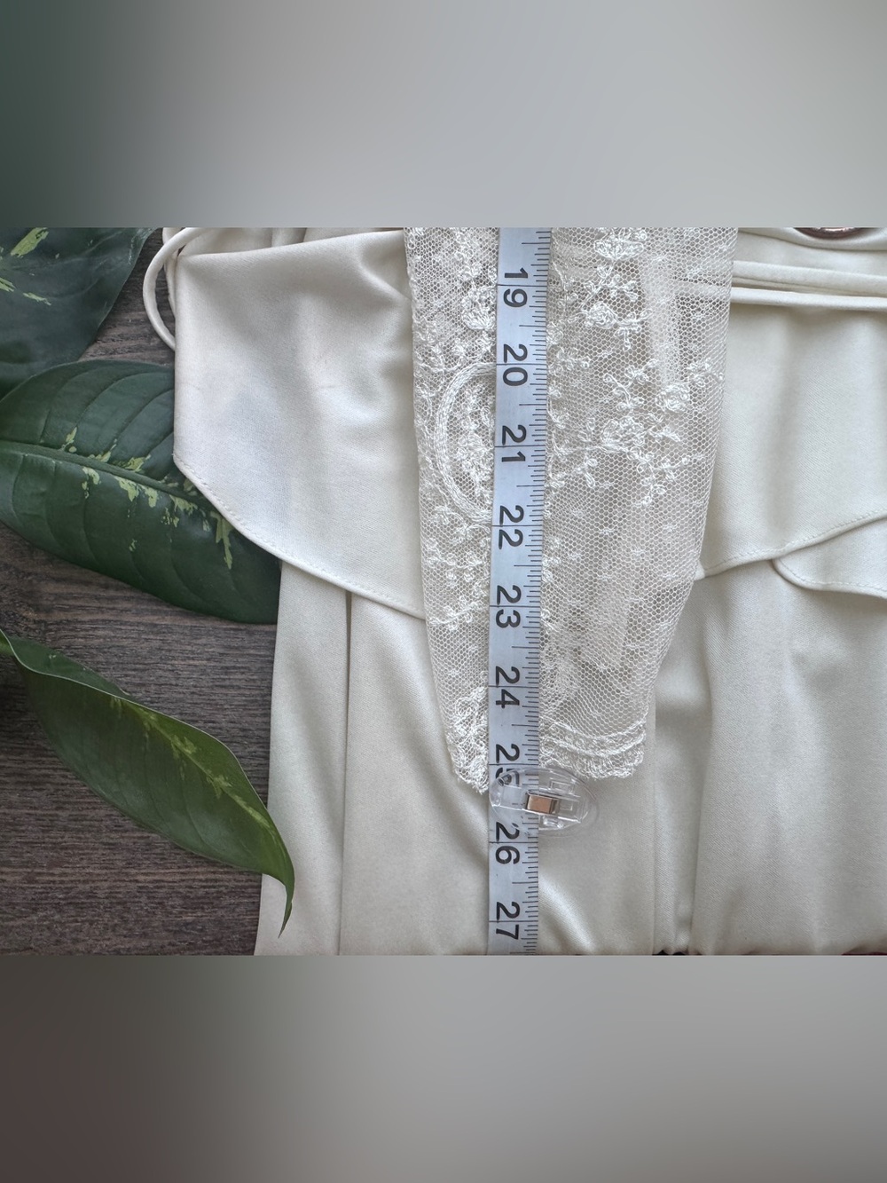📸PHOTOS ONLY📸 VINTAGE 1980 CUSTOM Ivory Long-Sleeve Lace & Satin Bridal Gown - Picture 7 of 14